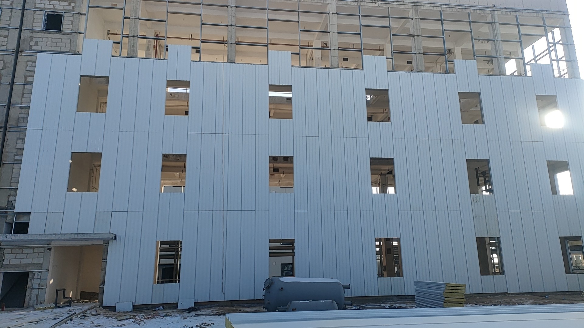 甘肅蘭沃科技有限公司甲二車間項(xiàng)目-外墻泄爆墻面施工